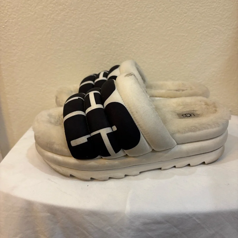 UGG® Maxi Slide Padded Logo Platform‎ Sandals plush fur